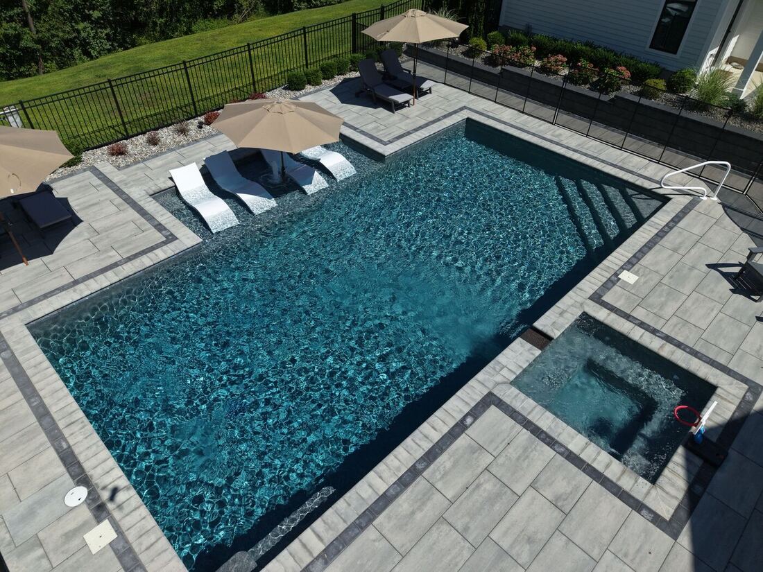 The Putting Green Estate in Cream Ridge, NJ &mdash; Seasonal World pool with private putting green