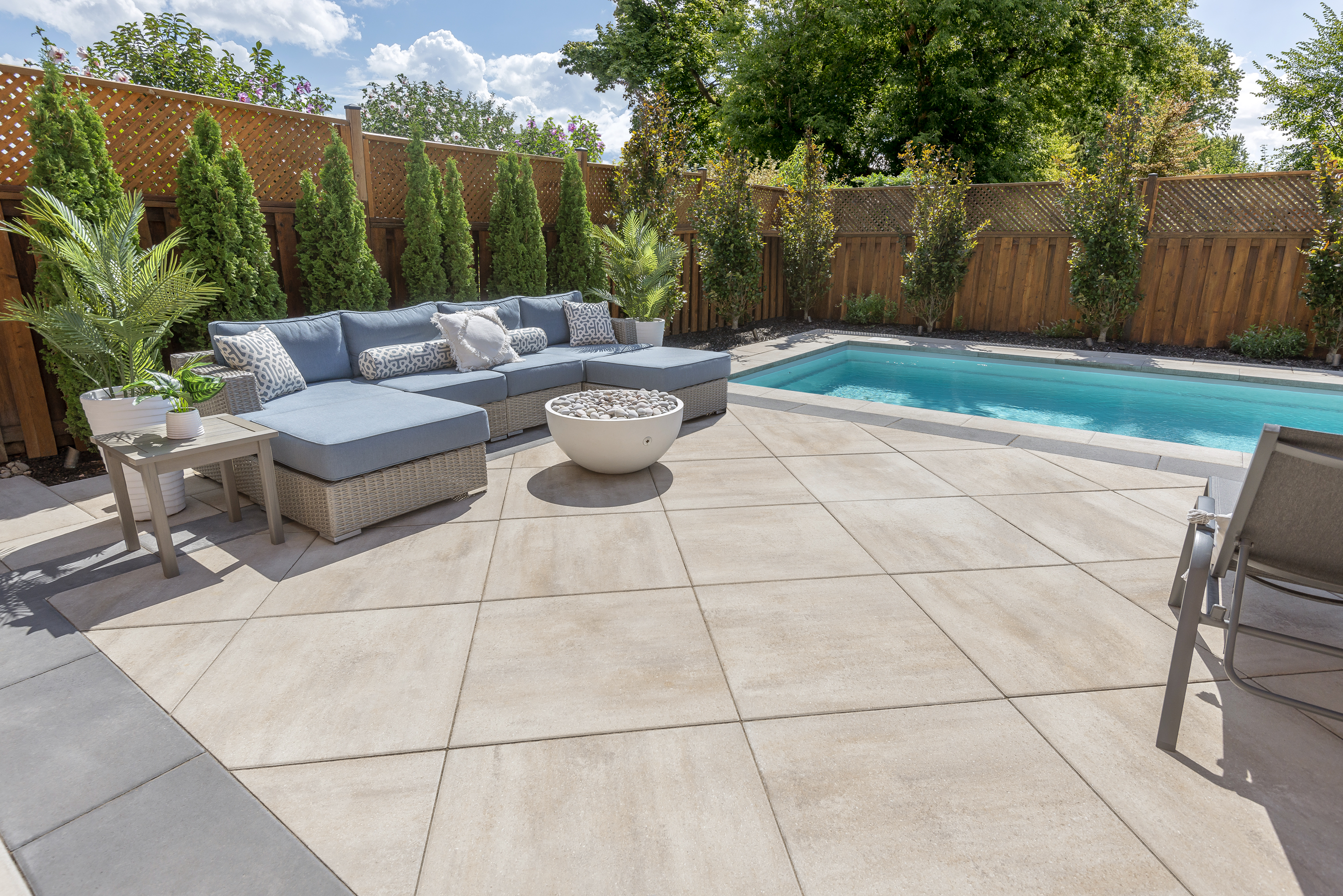 Rinox PROMA Quadra modular paver patio in Oka Beige with seating area