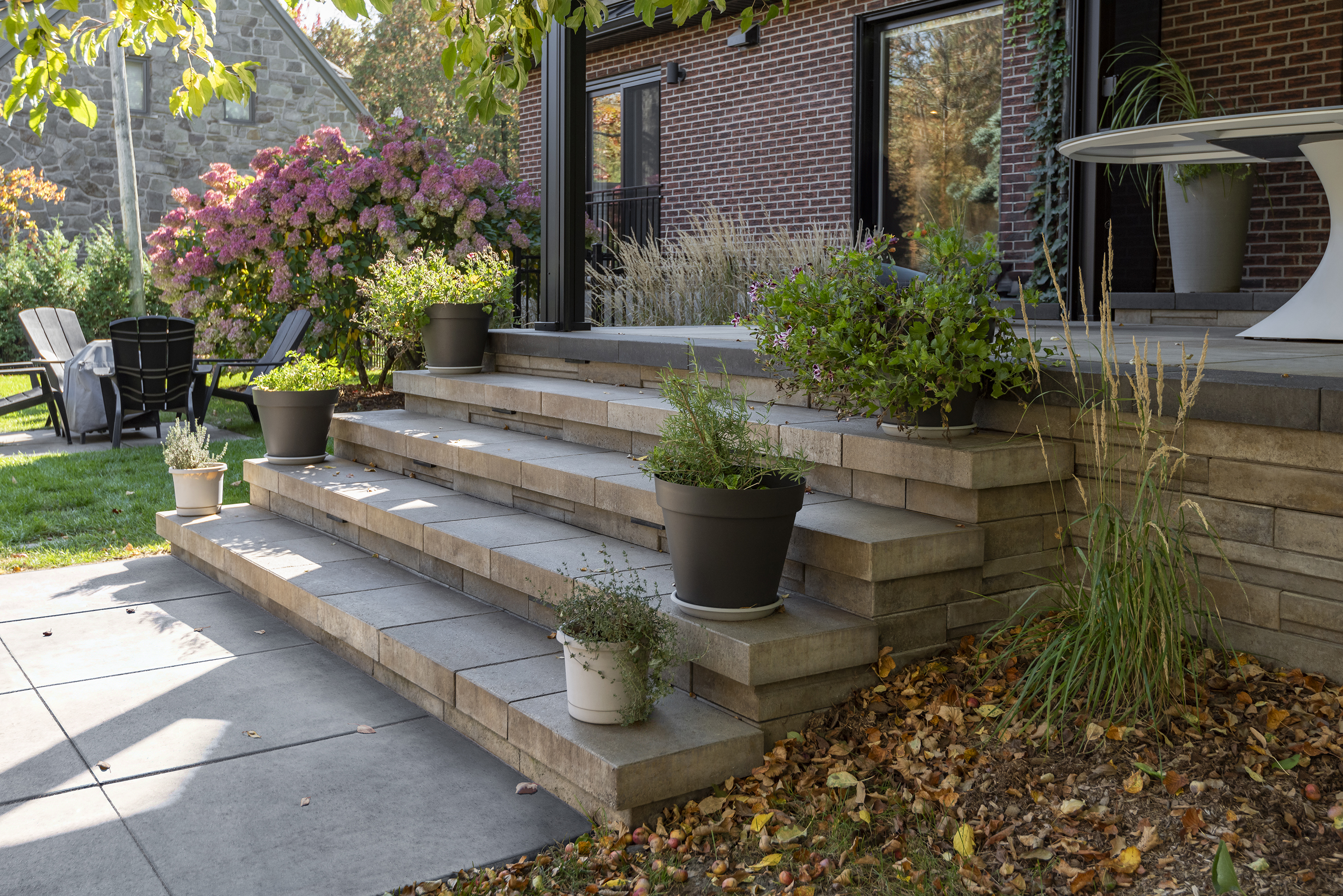Rinox SOLINO Coping and SOLINO Wall in Oka Beige