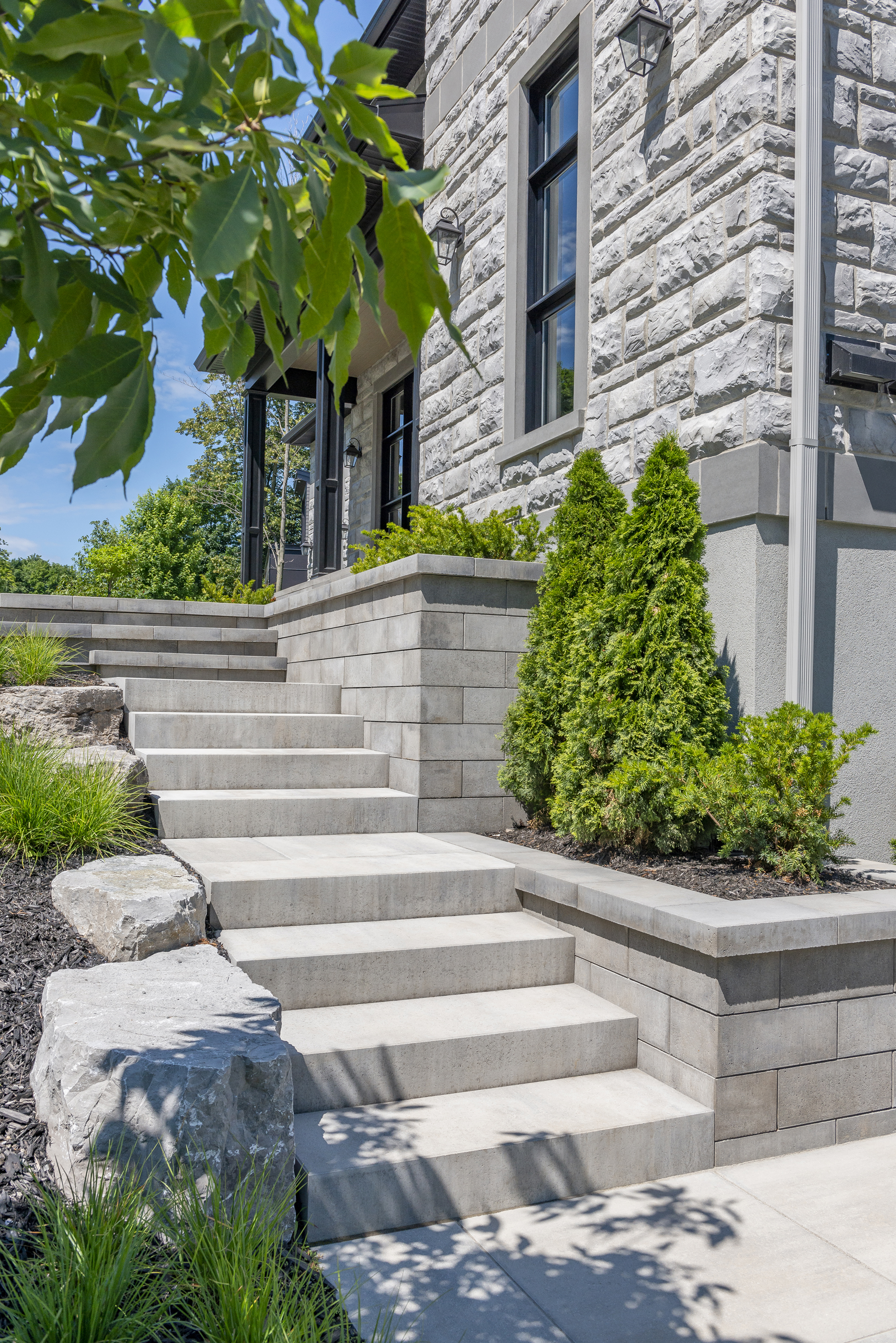 Rinox ORA Step paired with ORA Wall in Sky Grey